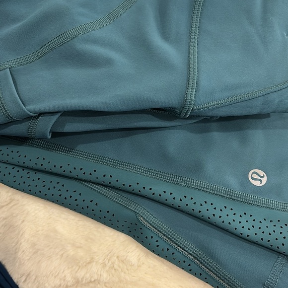 Lululemon Athletica crop leggings women’s size 6 in teal blue colour - like new - Picture 9 of 15